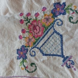 Linen table cloth small 35 in x 35 in 4 serviette napkins